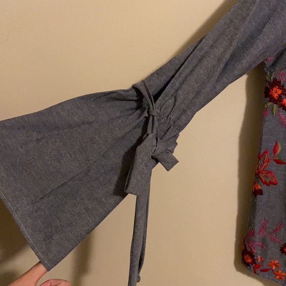 Grey blouse from reneec size small MADE IN USA - Picture 4 of 5